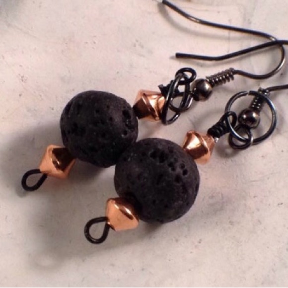 Nwt Essential Oil Earrings Black Lava And Copper Beads 20$